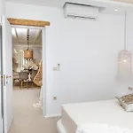 Villa Gold & White Maragkas