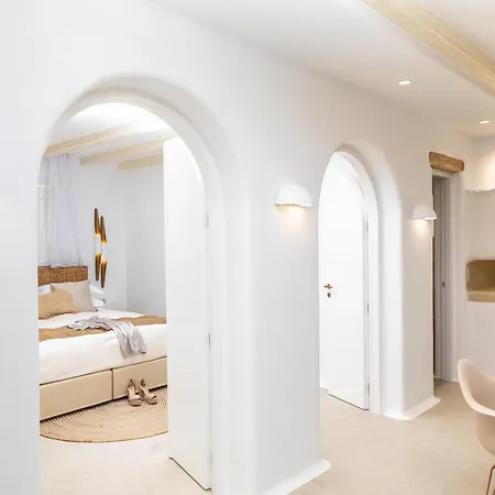 Villa Gold & White