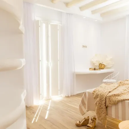 Villa Gold & White