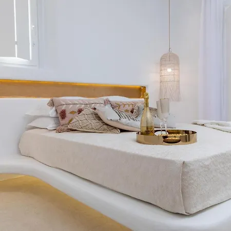 Villa Gold & White