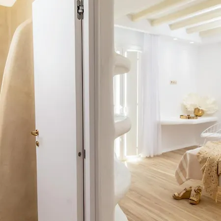 Villa Gold & White *