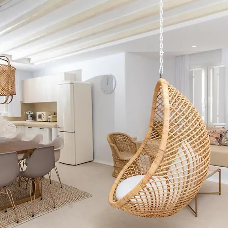 Villa Gold & White