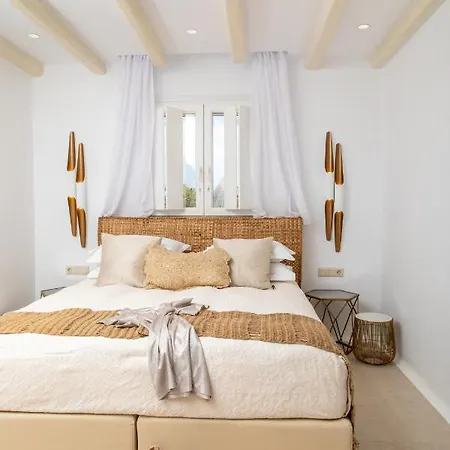 Villa Gold & White Maragkas