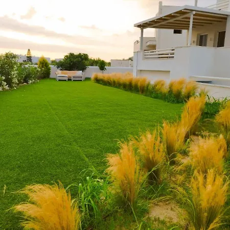 Villa Gold & White