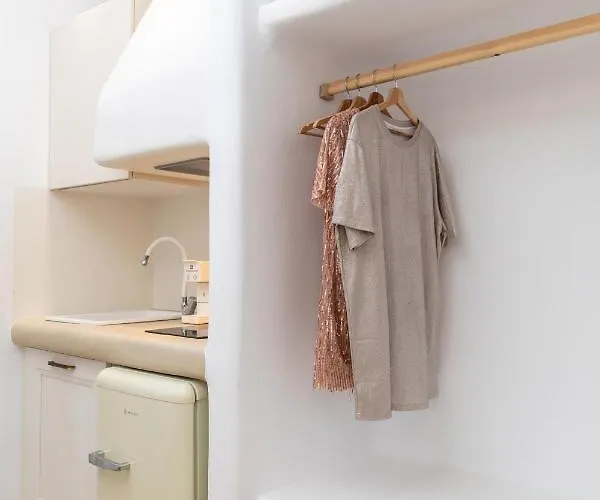 Gold & White * Maragkas