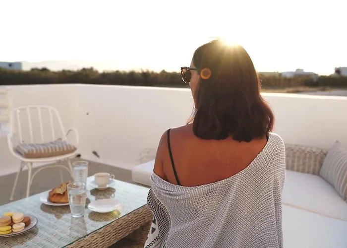 Gold & White Maragkas